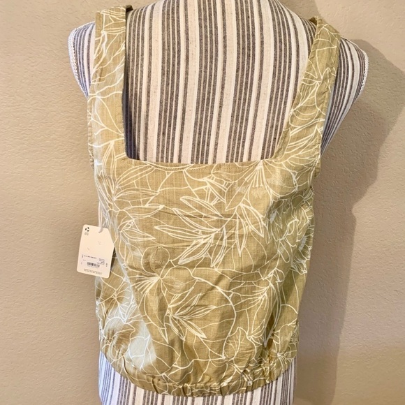 NWT a.n.a. Crop Top Medium Sonia Tropical Olive Mustard Yellow White Floral - Picture 7 of 13